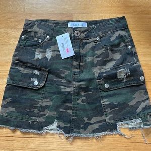 Bacio skirt (size:small) NWT